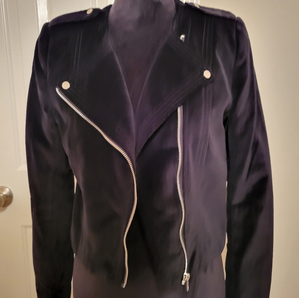Black velvet like crop jacket